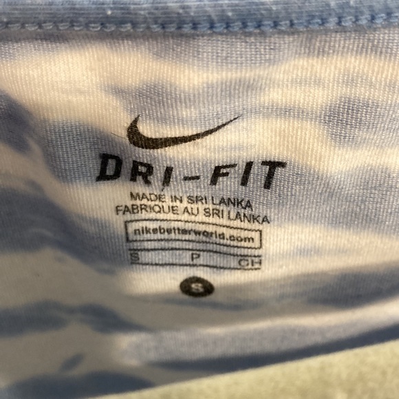 Nike Dri fit Small long sleeve shirt. EUC - Picture 2 of 4